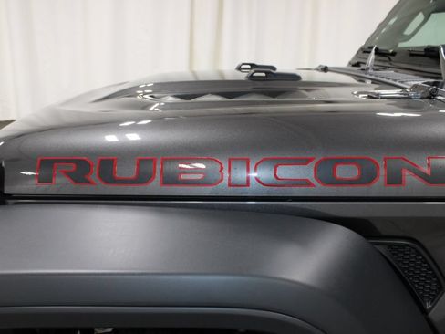 Used 2025 Jeep Wrangler Unlimited Rubicon AWD/4WD image 17