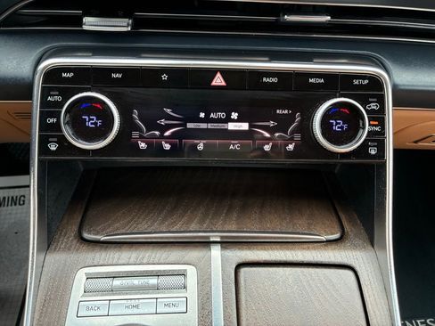 Used 2023 Genesis GV80 2.5T w/ Prestige 20" Package image 33