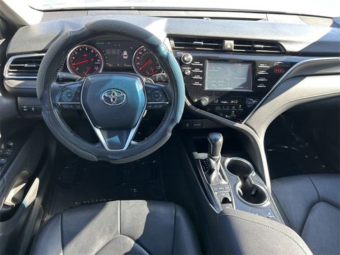 Used 2018 Toyota Camry XSE image 15