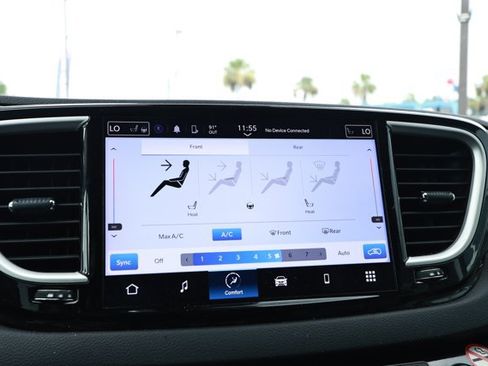 Used 2024 Chrysler Pacifica Touring-L FWD image 8