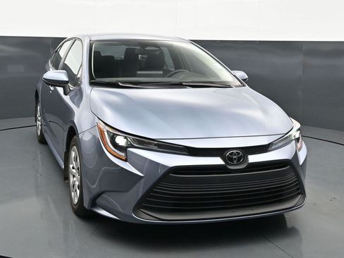 Used 2025 Toyota Corolla LE FWD image 1