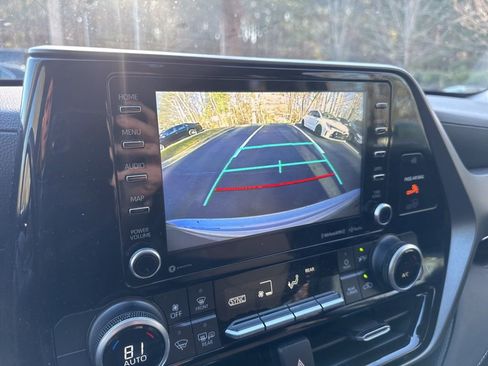 Used 2021 Toyota Highlander LE image 5