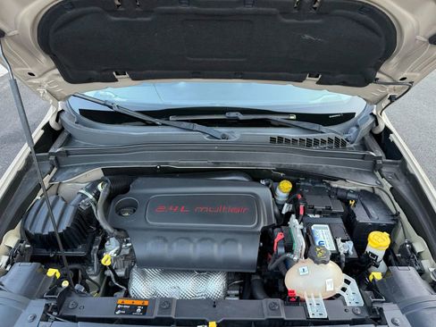 Used 2016 Jeep Renegade Latitude image 20