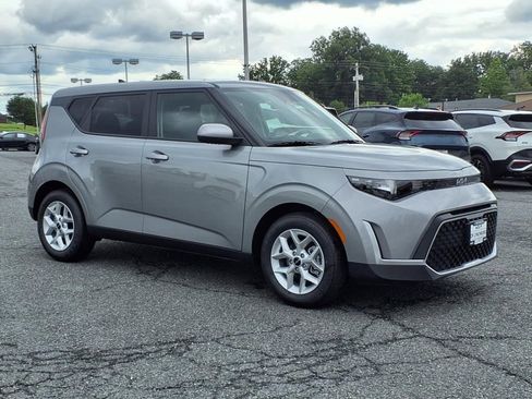 New 2025 Kia Soul LX image 2