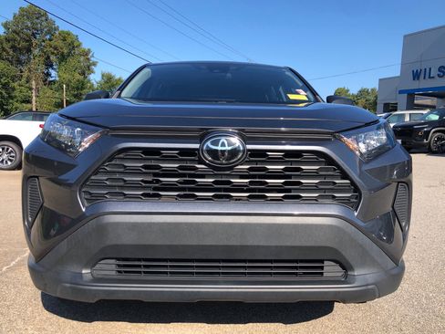 Used 2022 Toyota RAV4 LE image 2