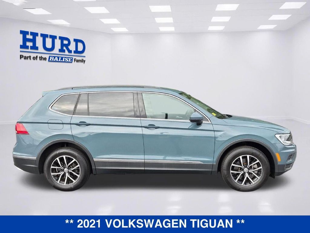 Used 2021 Volkswagen Tiguan SE FWD image 2