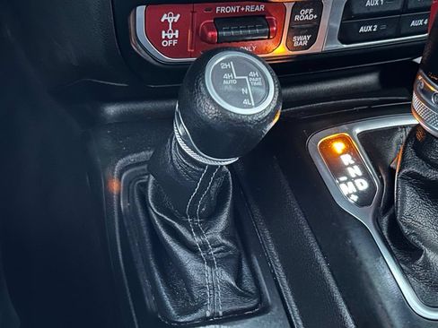 Used 2024 Jeep Wrangler Unlimited Rubicon 4xe AWD/4WD image 24