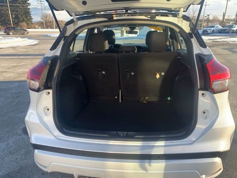 Used 2022 Nissan Kicks SR w/ Interior Electronics Package FWD image 24