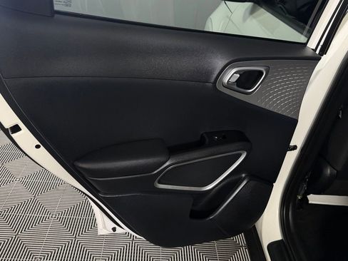 Used 2025 Kia Soul LX FWD image 29