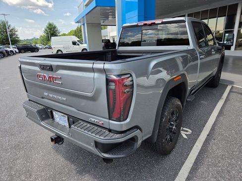 Used 2025 GMC Sierra 2500 AT4 w/ AT4 Premium Plus Package AWD/4WD image 10