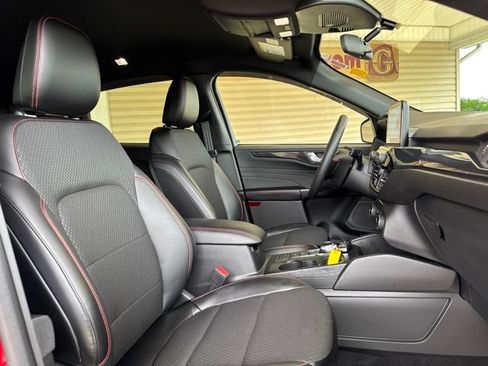Used 2025 Ford Escape ST-Line w/ Cold Weather Package AWD/4WD image 26