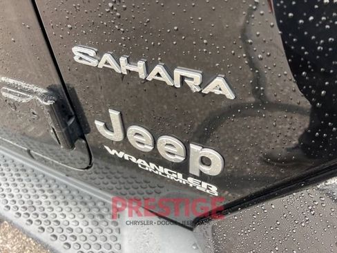 Used 2018 Jeep Wrangler Unlimited Sahara w/ Dual Top Group image 18