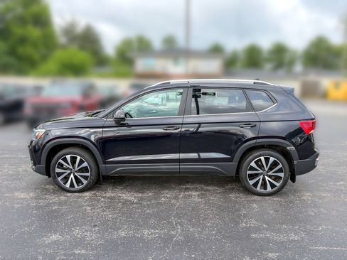 Used 2022 Volkswagen Taos SE FWD image 10