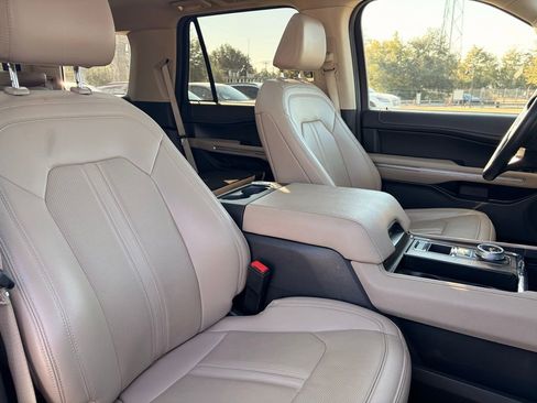 Used 2024 Ford Expedition Limited image 11