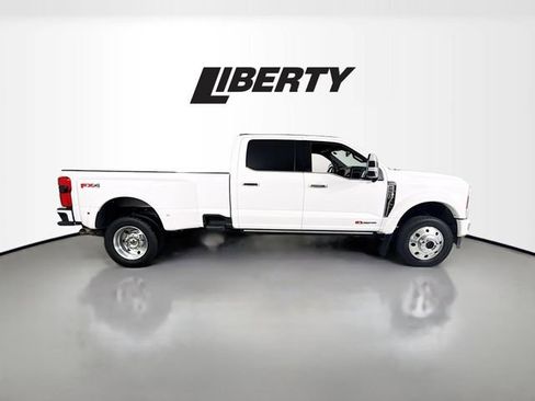 Used 2024 Ford F450 Platinum w/ FX4 Off-Road Package image 8