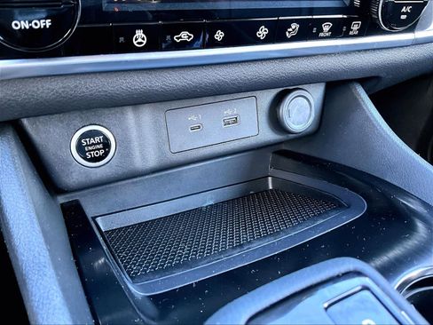 Used 2023 Nissan Rogue SV w/ SV Premium B Package image 27