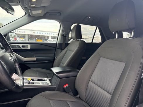 Used 2022 Ford Explorer XLT image 11