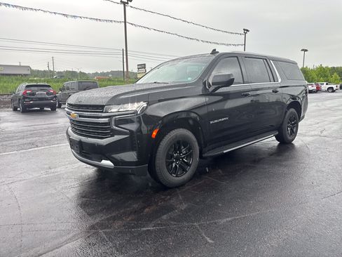 Used 2023 Chevrolet Suburban LT AWD/4WD image 8