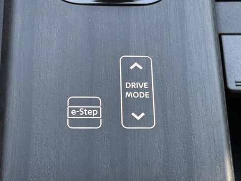 Certified 2023 Nissan Ariya FWD image 7