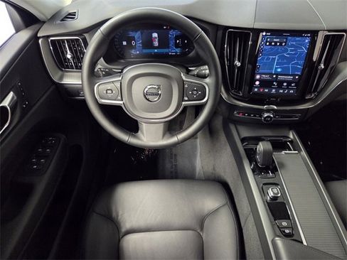 Used 2025 Volvo XC60 B5 Core image 18