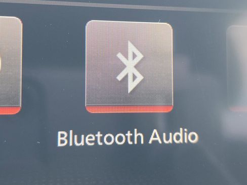 Used 2025 Nissan Rogue SV image 6