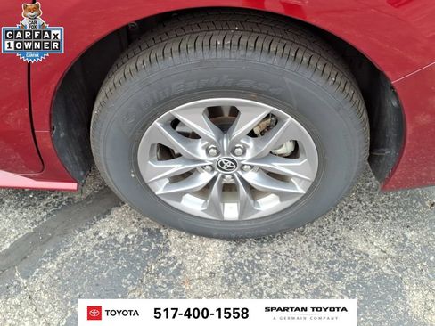 Used 2026 Toyota Sienna XLE FWD image 11