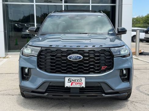 Used 2025 Ford Explorer ST AWD/4WD image 2