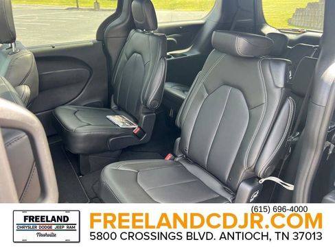 New 2025 Chrysler Pacifica Select image 20