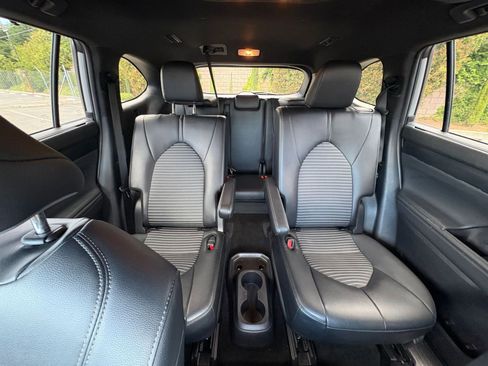 Used 2025 Toyota Highlander XSE AWD/4WD image 41