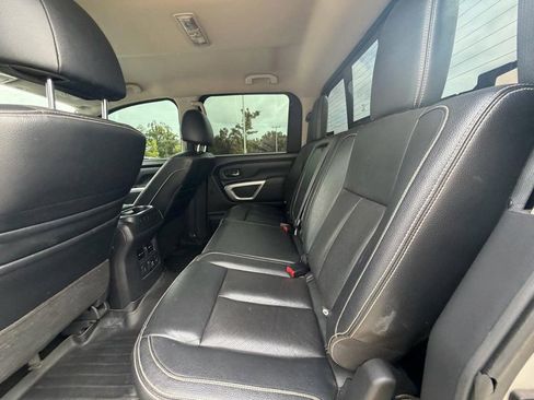 Used 2018 Nissan Titan PRO-4X w/ Pro-4x Convenience Package AWD/4WD image 14