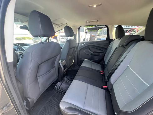 Used 2015 Ford Escape SE FWD image 19