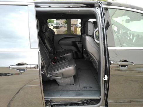 Used 2026 Chrysler Pacifica Select FWD image 24