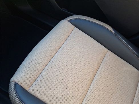 New 2025 Chevrolet Equinox ACTIV w/ Safety and Technology Package image 16