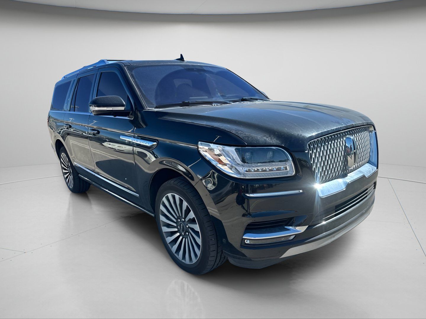 Used 2020 Lincoln Navigator L Reserve w/ Luxury Package AWD/4WD image 2
