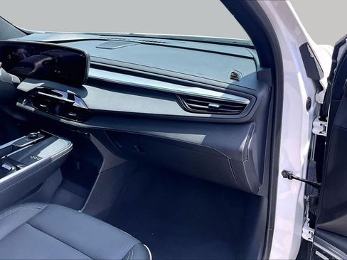 Used 2025 Buick Enclave Preferred FWD image 19