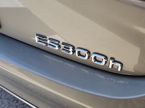 Used 2025 Lexus ES 300h w/ Premium Package image 27