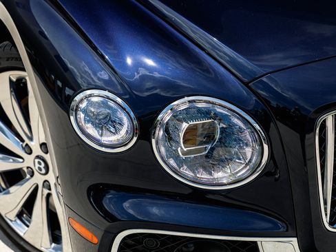 Certified 2024 Bentley Flying Spur V8 image 9