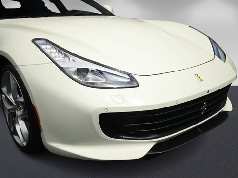 Certified 2018 Ferrari GTC4Lusso T image 10