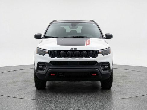 Used 2025 Jeep Compass Trailhawk AWD/4WD image 2