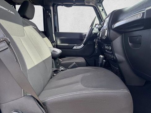 Used 2015 Jeep Wrangler Unlimited Rubicon w/ Connectivity Group image 16