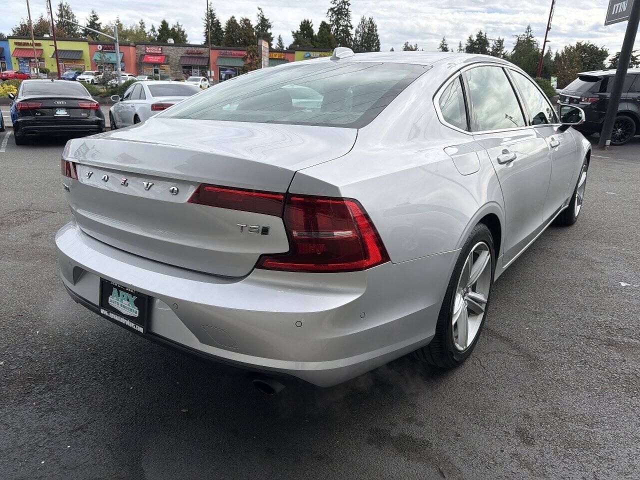 Used 2018 Volvo S90 T5 Momentum w/ Convenience Package AWD/4WD image 9