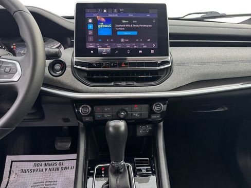 Used 2024 Jeep Compass Latitude image 13