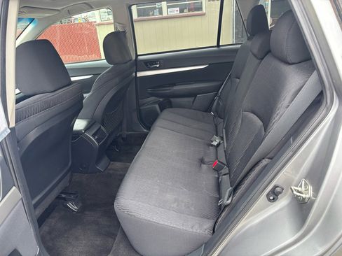Used 2011 Subaru Outback 2.5i Premium image 8
