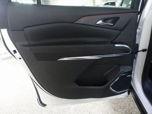 Used 2024 Chevrolet Traverse RS image 19