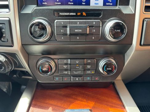 Used 2019 Ford F150 King Ranch w/ Equipment Group 601A Luxury AWD/4WD image 19