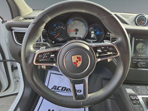 Used 2016 Porsche Macan S image 12