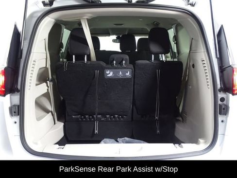 Used 2021 Chrysler Voyager L FWD image 12
