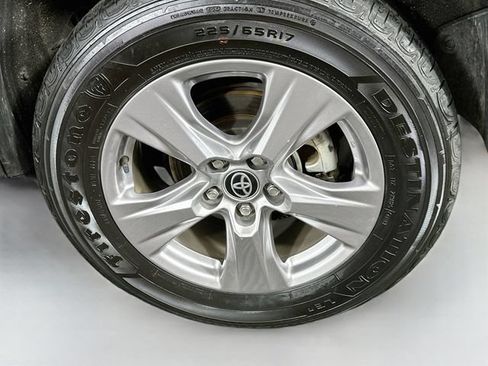 Used 2025 Toyota RAV4 XLE AWD/4WD image 28