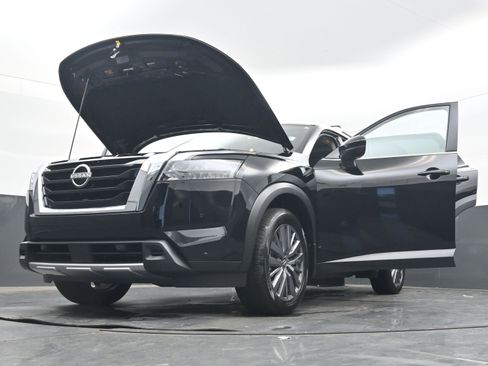 Used 2025 Nissan Pathfinder SL w/ SL Premium Package image 38