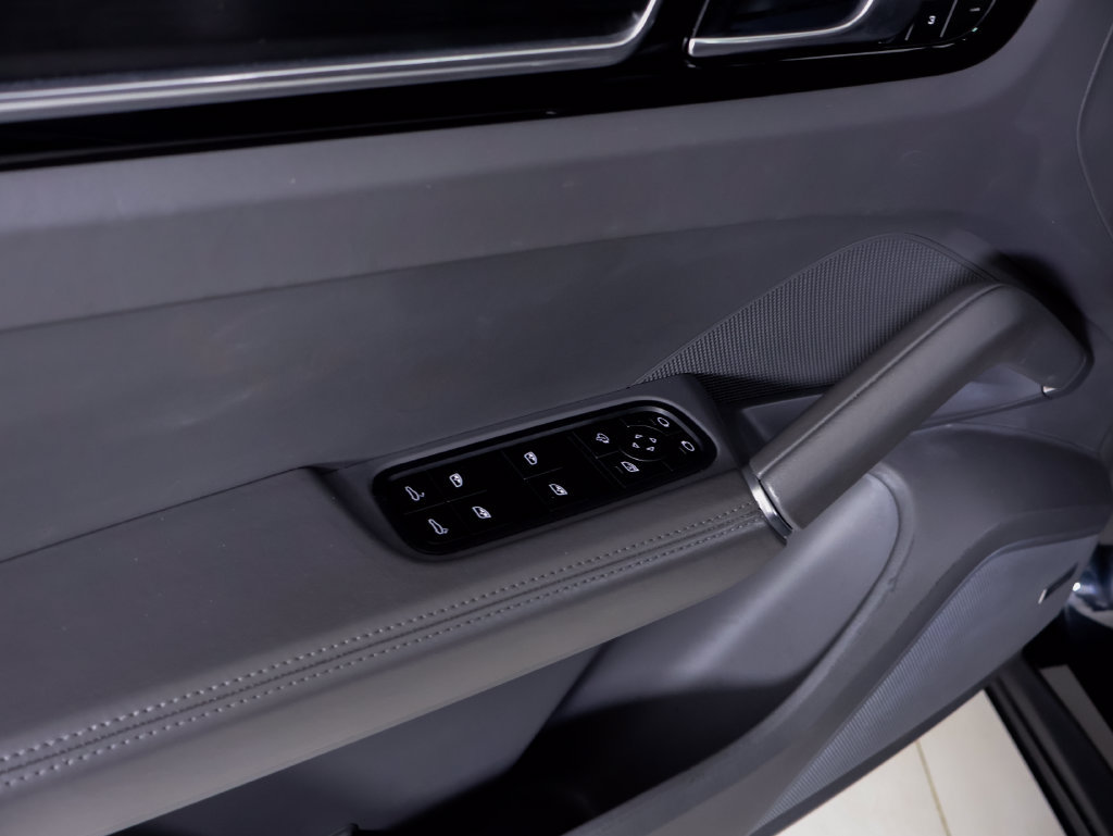 Certified 2023 Porsche Cayenne GTS w/ Premium Package Plus AWD/4WD image 25